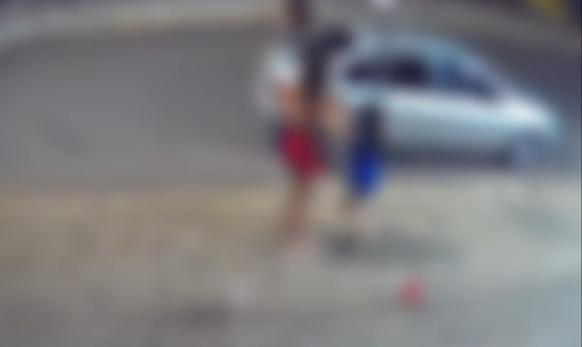 Homem tenta matar ex-esposa a tiros e disparo atinge filha de 7 anos em MS Homem tenta matar ex-esposa a tiros e disparo atinge filha de 7 anos em MS