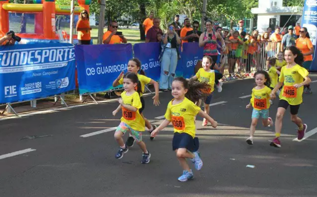 Após ouro no Mundial, Yeltsin prestigia e incentiva crianças em corrida Após ouro no Mundial, Yeltsin prestigia e incentiva crianças em corrida
