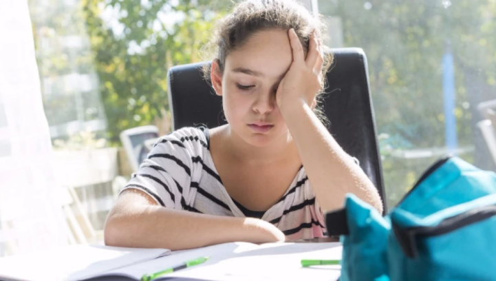 El cansancio emocional de fin de año en niños: la importancia de acompañar antes que empujar El cansancio emocional de fin de año en niños: la importancia de acompañar antes que empujar