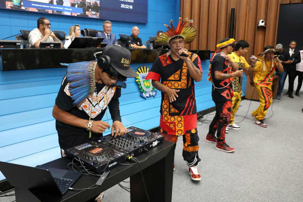 Medalha “Tom do Pantanal - Arara Azul” valoriza talentos que difundem a música de MS