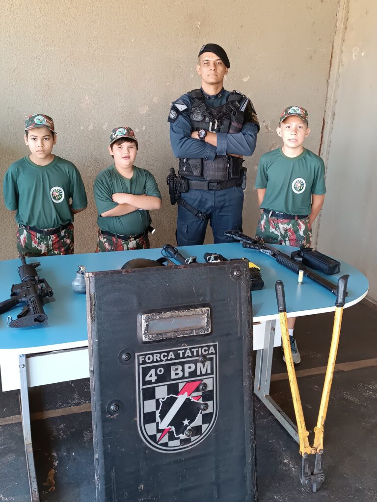 Projeto Florestinha recebe visita da Força Tática e Canil do 4º BPM em Amambai