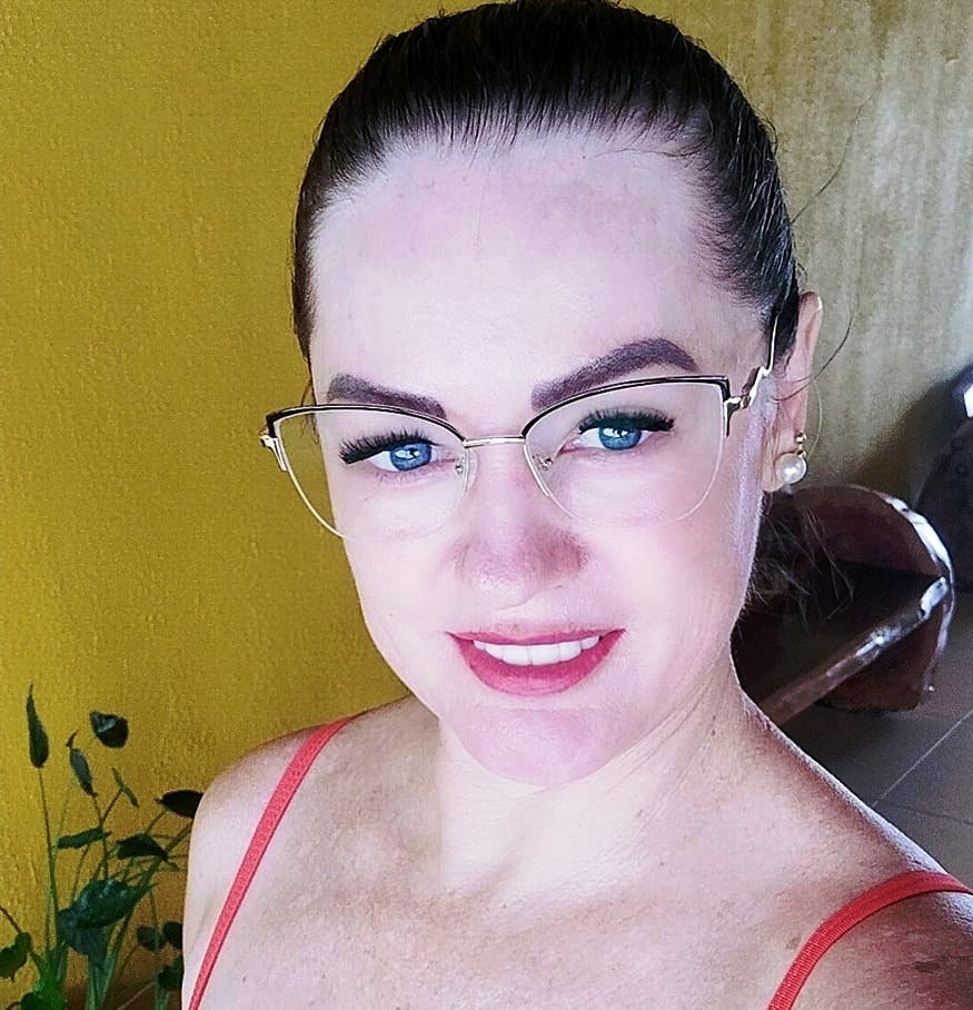 Confira os aniversariantes desse dia 04/11/25, por Dora Nunes