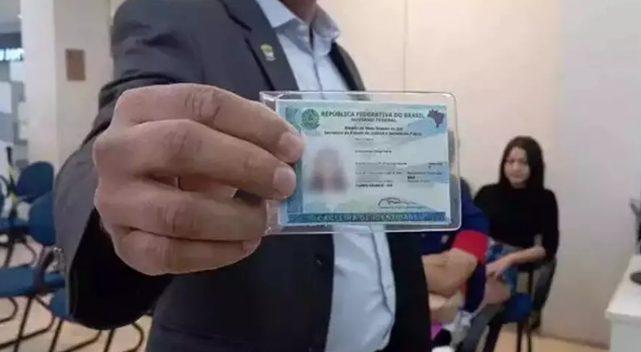 Novo RG: Demanda recorde por identidade expõe impasse entre municípios e gestão estadual