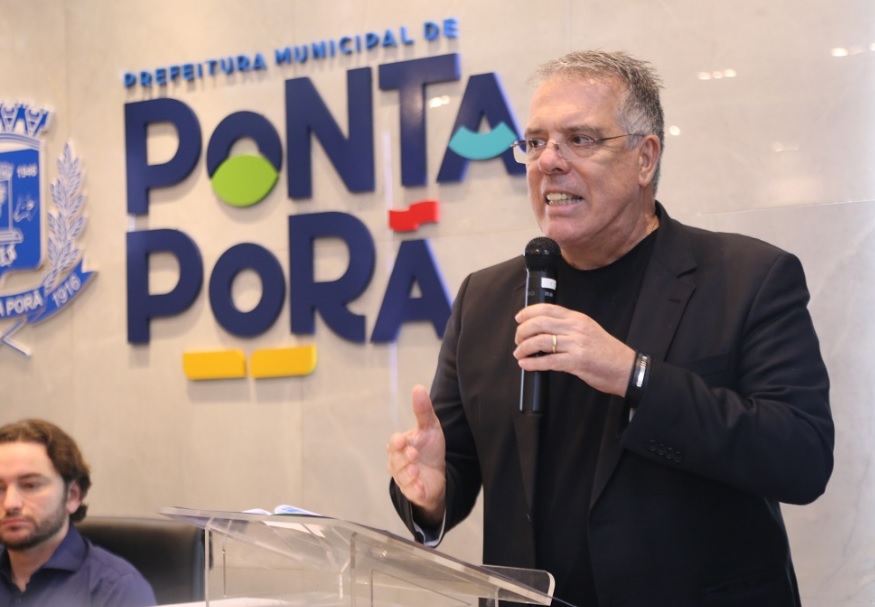 Ponta Porã: Prefeitura entrega títulos definitivos e realiza sonho de famílias após décadas de espera