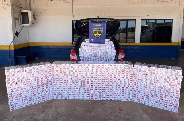 Ponta Porã: Motorista foge após ficar preso em trilhos com R$ 105 mil em cigarros Ponta Porã: Motorista foge após ficar preso em trilhos com R$ 105 mil em cigarros