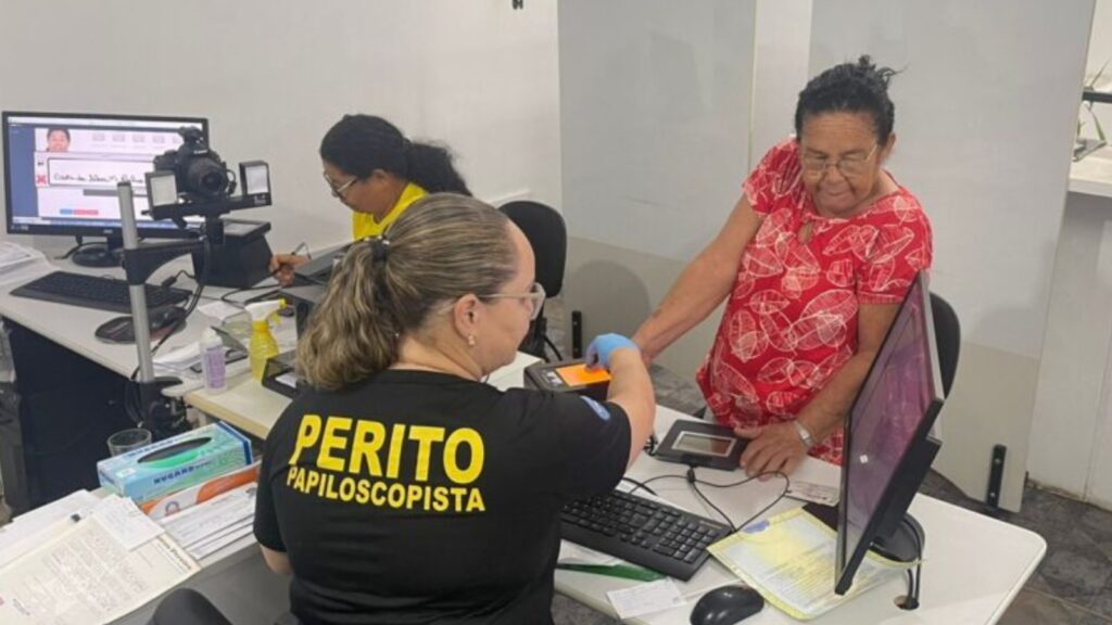 Novo RG: Demanda recorde por identidade expõe impasse entre municípios e gestão estadual