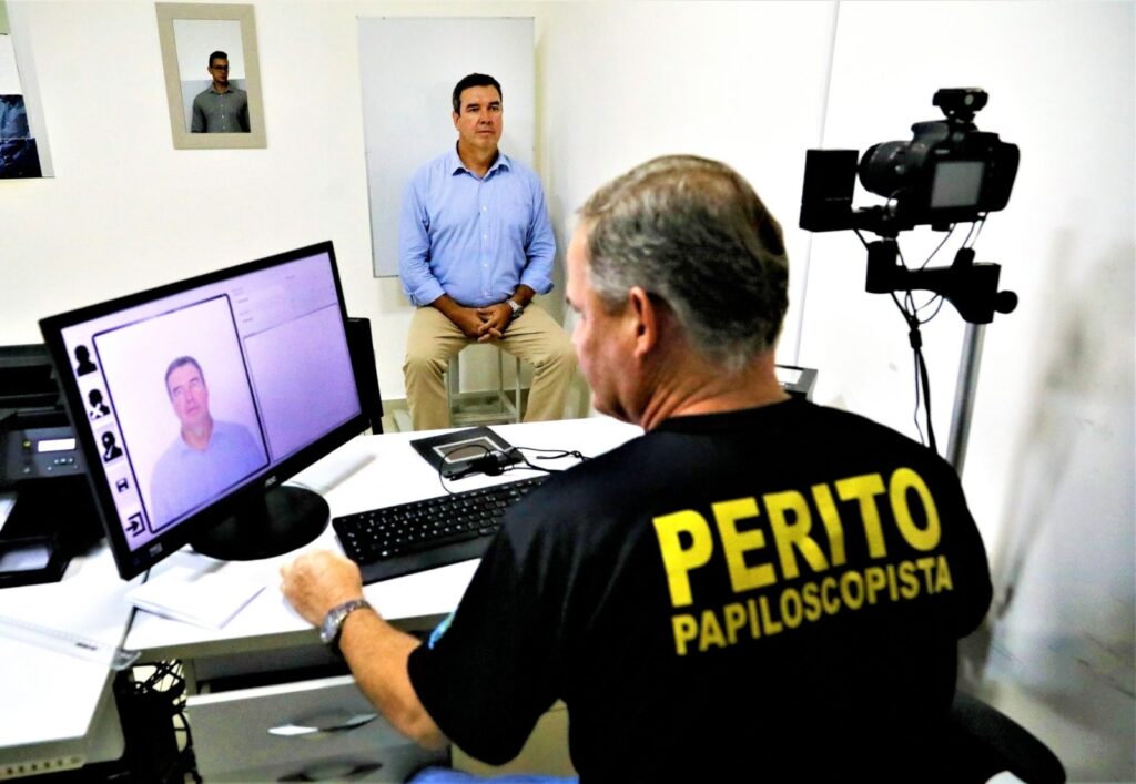 Novo RG: Demanda recorde por identidade expõe impasse entre municípios e gestão estadual