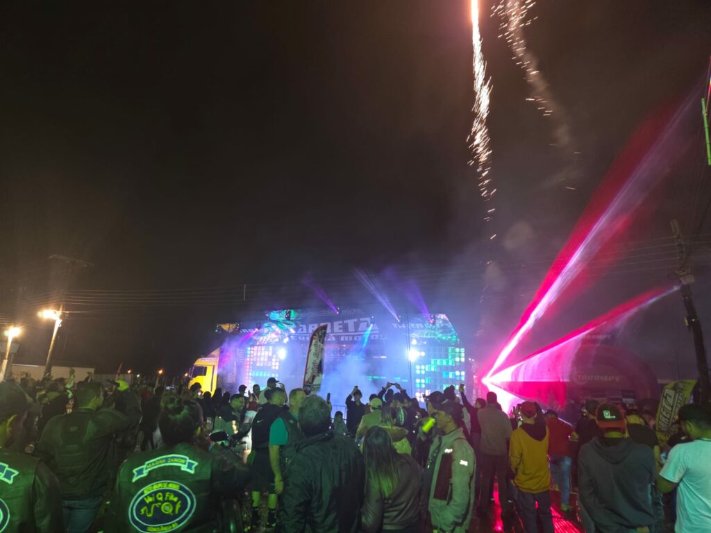 Mesmo sob chuva, Motorcycle 2025 atrai grande público na fronteira e arrecadação será destinada a ações humanitárias em Ponta Porã Mesmo sob chuva, Motorcycle 2025 atrai grande público na fronteira e arrecadação será destinada a ações humanitárias em Ponta Porã