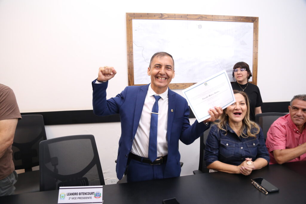 Edevaldo Barbosa toma posse como vereador na Câmara Municipal de Ponta Porã Edevaldo Barbosa toma posse como vereador na Câmara Municipal de Ponta Porã