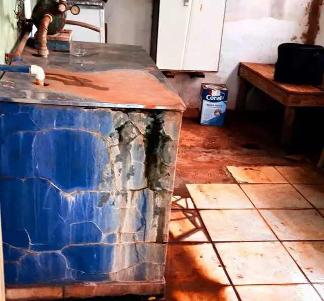 Fábrica insalubre de iogurtes é interditada e produtos são apreendidos Fábrica insalubre de iogurtes é interditada e produtos são apreendidos