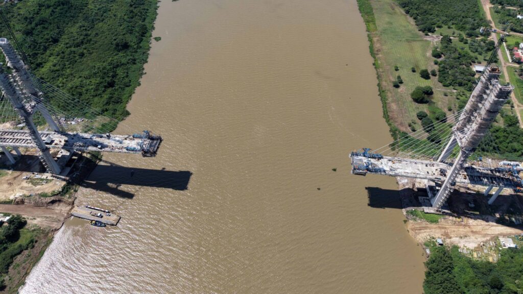 Ponte da Rota Bioceânica chega a 84% de conclusão e deve unir Brasil e Paraguai em 2026 Ponte da Rota Bioceânica chega a 84% de conclusão e deve unir Brasil e Paraguai em 2026
