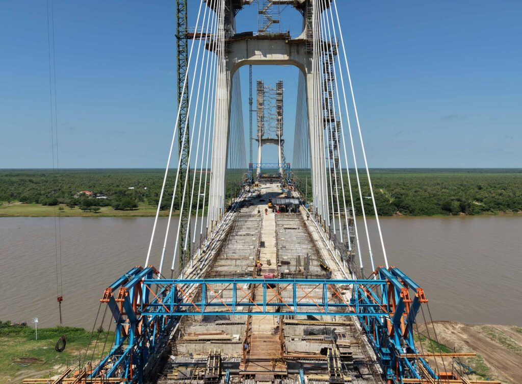 Ponte da Rota Bioceânica chega a 84% de conclusão e deve unir Brasil e Paraguai em 2026 Ponte da Rota Bioceânica chega a 84% de conclusão e deve unir Brasil e Paraguai em 2026