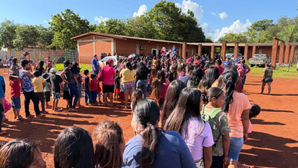 Deputada Lia Nogueira promove ação na Aldeia Bororó e leva alegria a centenas de crianças
