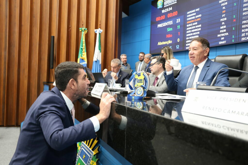 Deputados aprovam 15 matérias e debatem esporte solidário e endividamento de servidores Deputados aprovam 15 matérias e debatem esporte solidário e endividamento de servidores