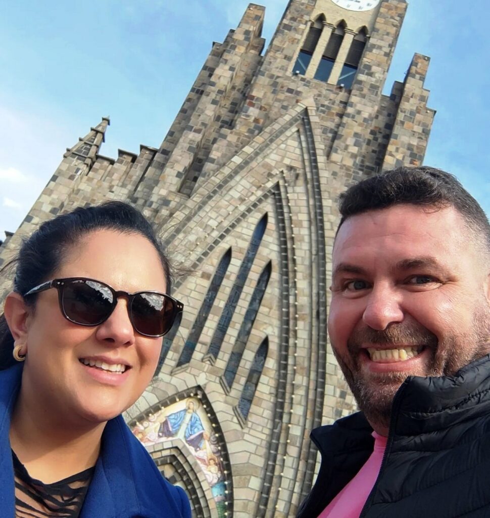 Confira os aniversariantes desse dia 02/12/25, por Dora Nunes