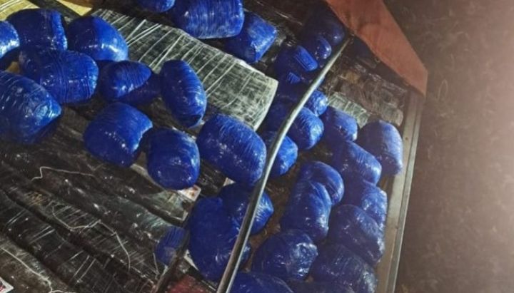 Traficante morre em confronto com a polícia e cinco são presos na fronteira com MS Traficante morre em confronto com a polícia e cinco são presos na fronteira com MS