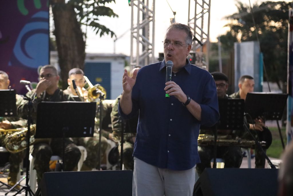 Com praça lotada, Natal dos Sonhos é aberto em Ponta Porã