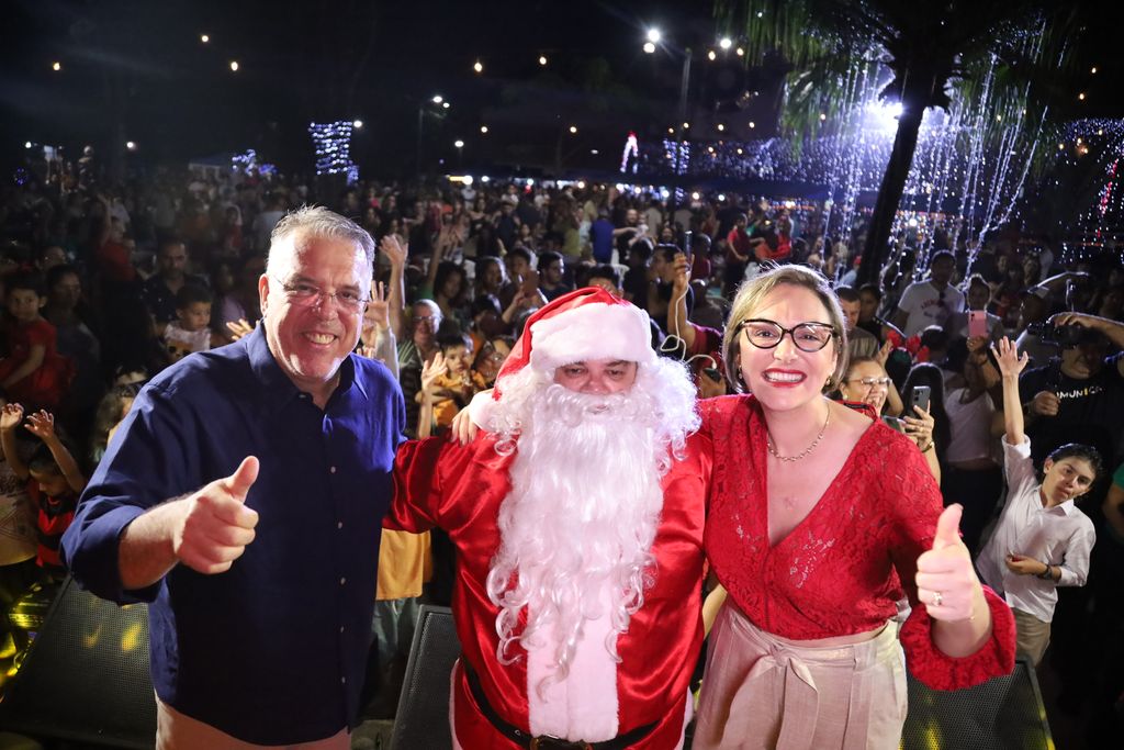 Com praça lotada, Natal dos Sonhos é aberto em Ponta Porã