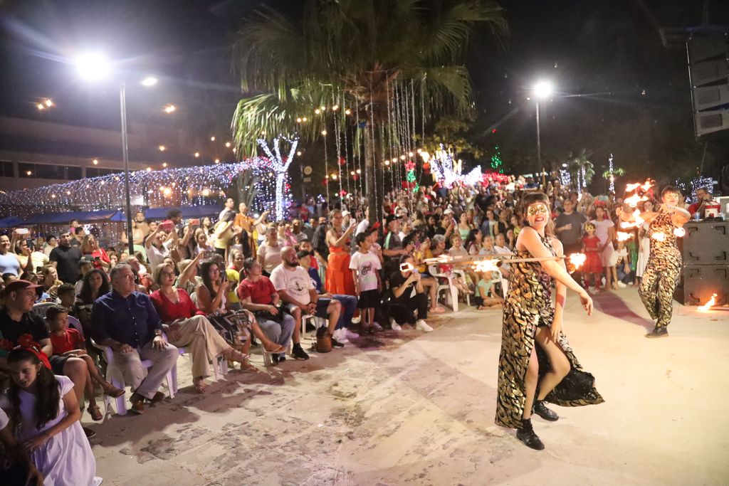 Com praça lotada, Natal dos Sonhos é aberto em Ponta Porã