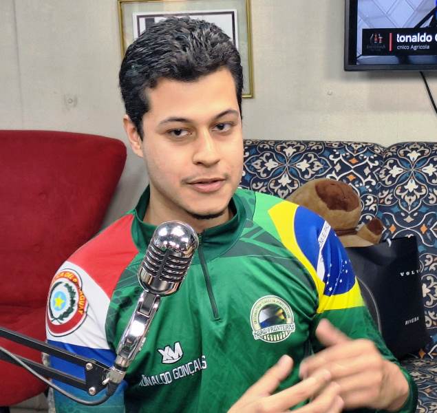 Jovens transformam antigo lixão de Ponta Porã em floresta urbana em formação Jovens transformam antigo lixão de Ponta Porã em floresta urbana em formação