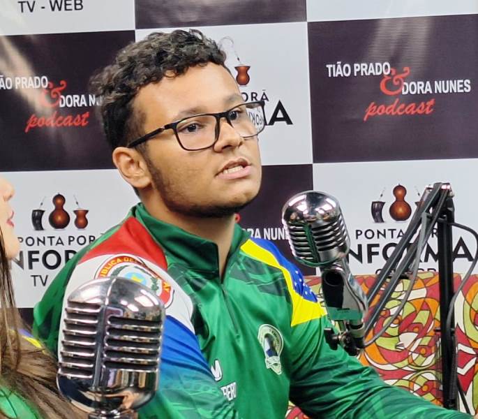 Jovens transformam antigo lixão de Ponta Porã em floresta urbana em formação Jovens transformam antigo lixão de Ponta Porã em floresta urbana em formação