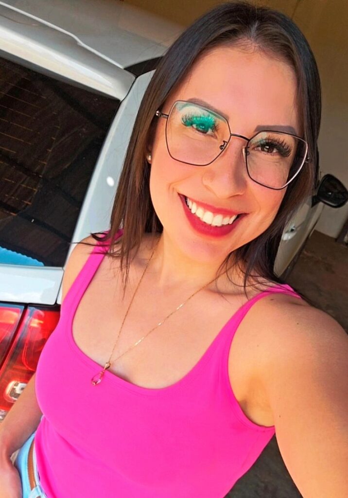 Confira os aniversariantes desse dia 08/12/25, por Dora Nunes