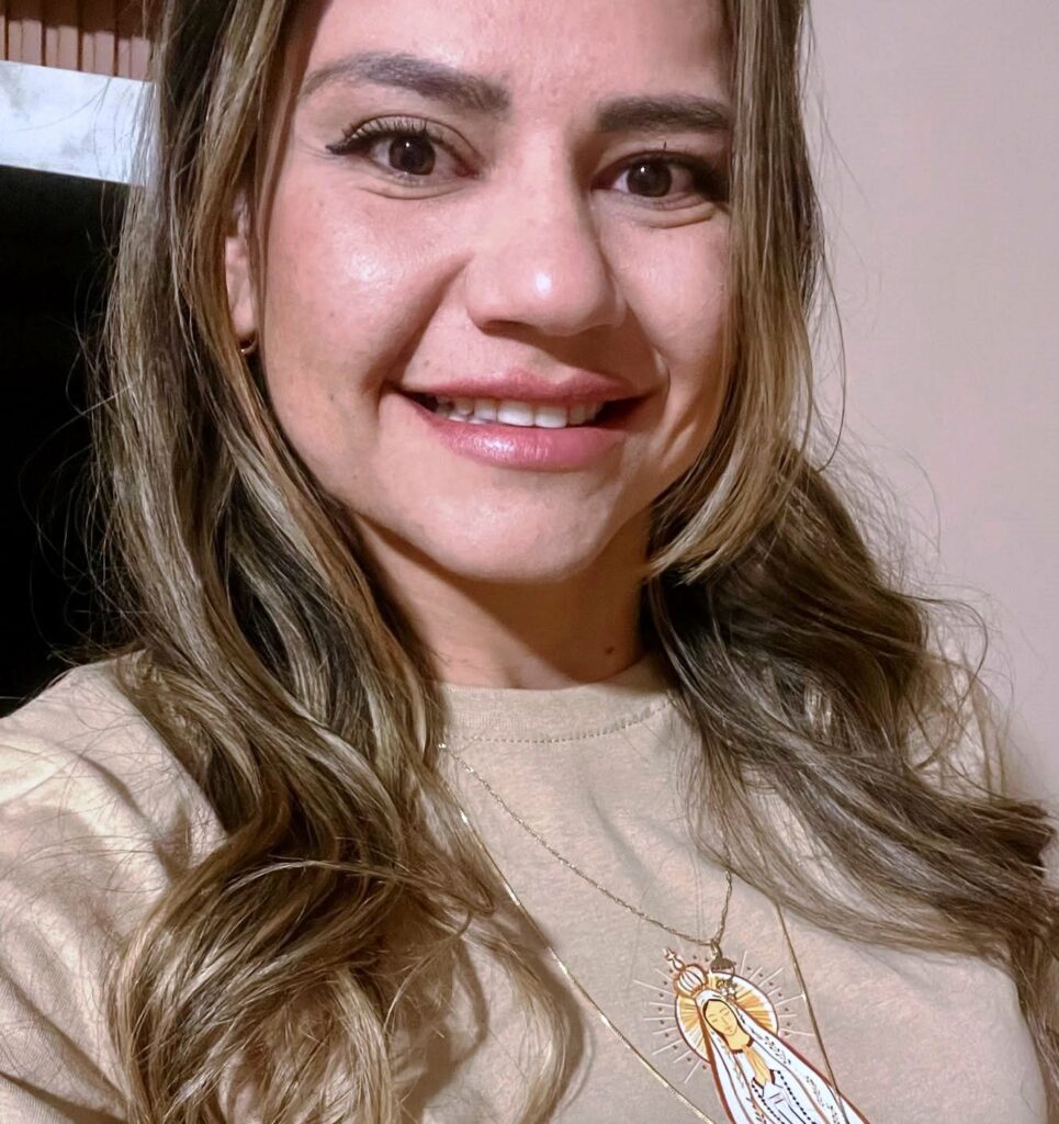 Confira os aniversariantes desse dia 08/12/25, por Dora Nunes