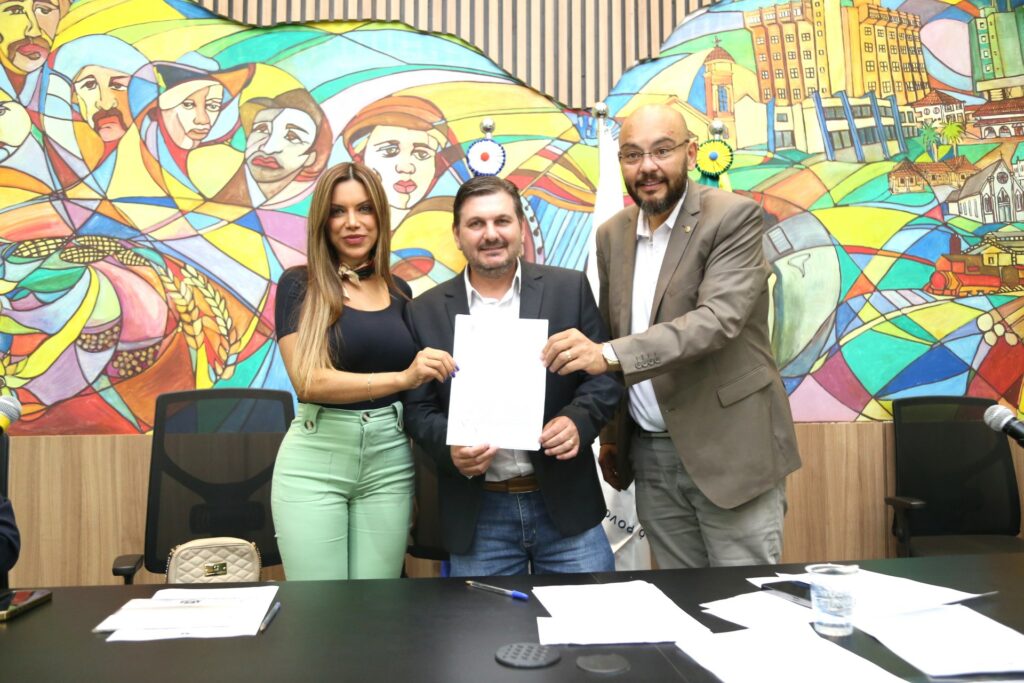 Ponta Porã: Parlim encerra ano legislativo com sessão marcada por pauta cheia e integração fronteiriça