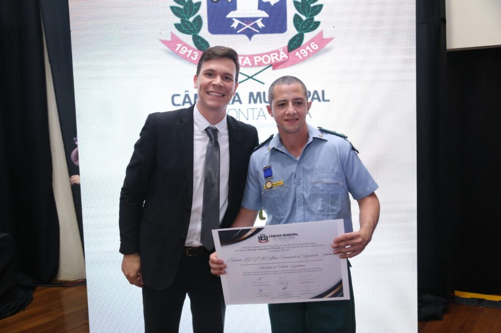 Comandante do 4º BPM recebe Título de Cidadão Pontaporanense Comandante do 4º BPM recebe Título de Cidadão Pontaporanense