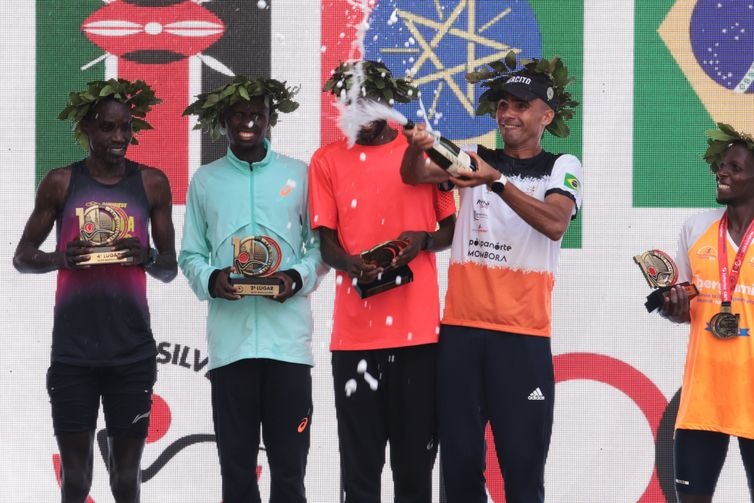 Com ultrapassagem nos minutos finais, etíope vence a São Silvestre Com ultrapassagem nos minutos finais, etíope vence a São Silvestre