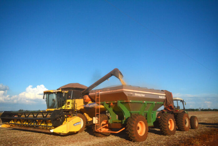 03-0324-0009-colheita-soja-go_1