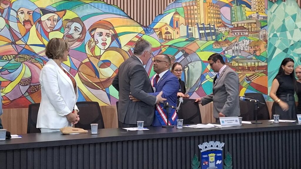 Em sessão solene, Jelson Bernabé assume a presidência da Câmara em Ponta Porã Em sessão solene, Jelson Bernabé assume a presidência da Câmara em Ponta Porã