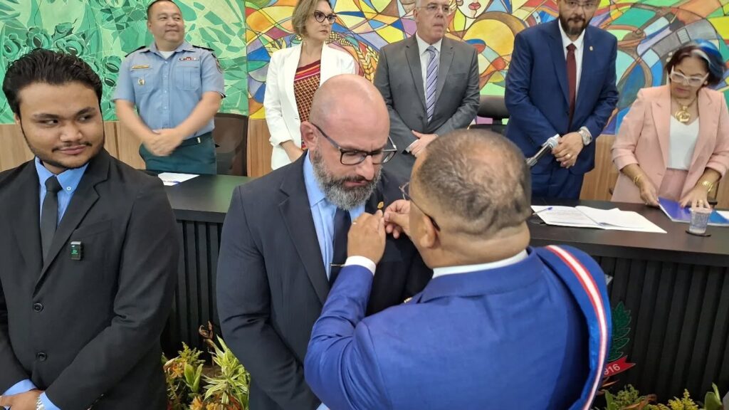 Em sessão solene, Jelson Bernabé assume a presidência da Câmara em Ponta Porã Em sessão solene, Jelson Bernabé assume a presidência da Câmara em Ponta Porã