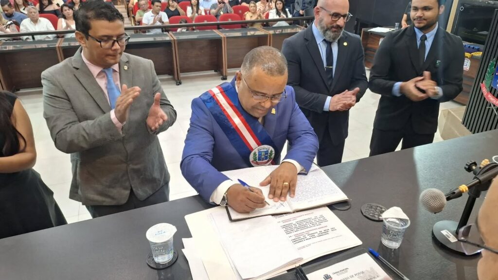 Em sessão solene, Jelson Bernabé assume a presidência da Câmara em Ponta Porã Em sessão solene, Jelson Bernabé assume a presidência da Câmara em Ponta Porã