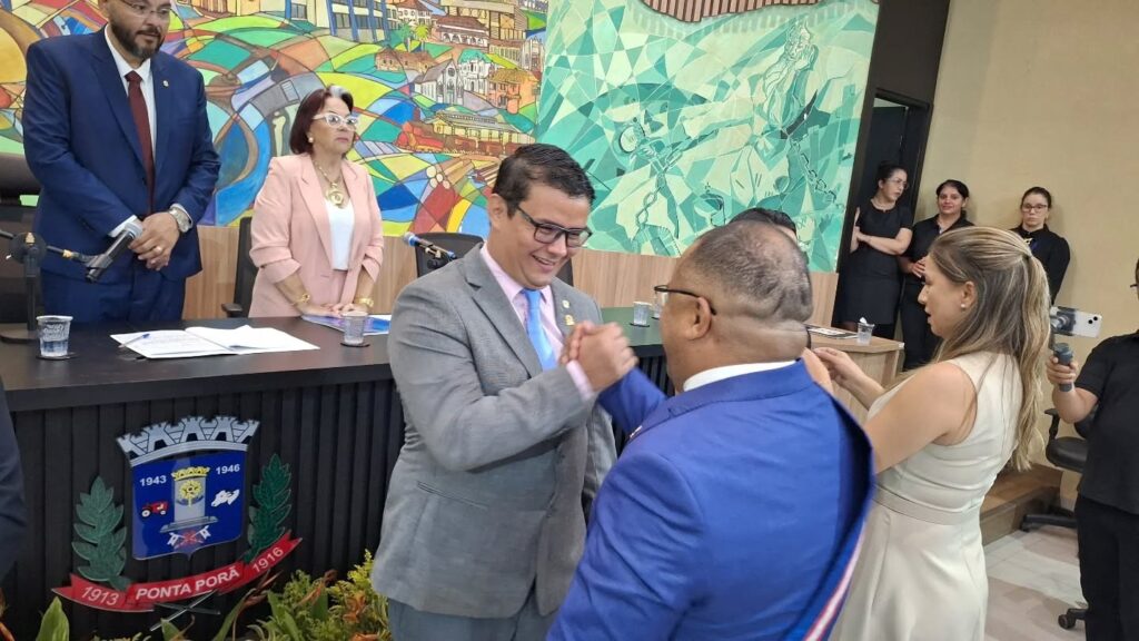 Em sessão solene, Jelson Bernabé assume a presidência da Câmara em Ponta Porã Em sessão solene, Jelson Bernabé assume a presidência da Câmara em Ponta Porã