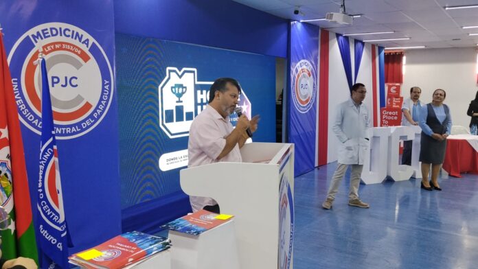 CEO da UCP, Carlos Bernardo recepciona futuros médicos ao lado de toda equipe da instituição