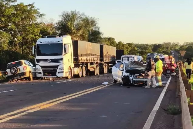 Número de feridos em acidente na BR-163 sobe para 12 Número de feridos em acidente na BR-163 sobe para 12