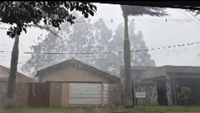 Ponta Porã: Chuvas com vento forte atinge a cidade neste sábado (10)