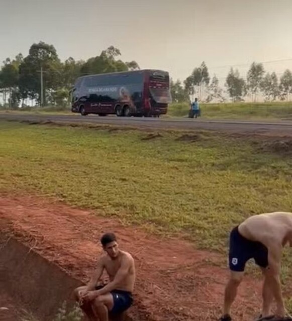 Ônibus que transportava o 2 Mayo quebra durante viagem para jogo da Libertadores