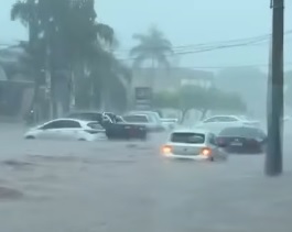 Chuva atinge Amambai e alaga centro e bairros da cidade