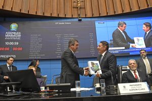 Aliança entre poderes e trabalho pelo desenvolvimento socioeconômico de MS marcam abertura do ano legislativo Aliança entre poderes e trabalho pelo desenvolvimento socioeconômico de MS marcam abertura do ano legislativo