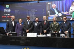 Aliança entre poderes e trabalho pelo desenvolvimento socioeconômico de MS marcam abertura do ano legislativo Aliança entre poderes e trabalho pelo desenvolvimento socioeconômico de MS marcam abertura do ano legislativo