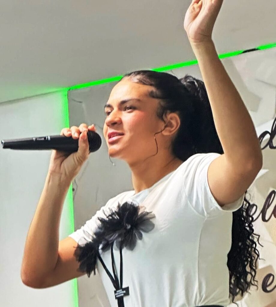 Confira os aniversariantes desse dia 06/02/26, por Dora Nunes