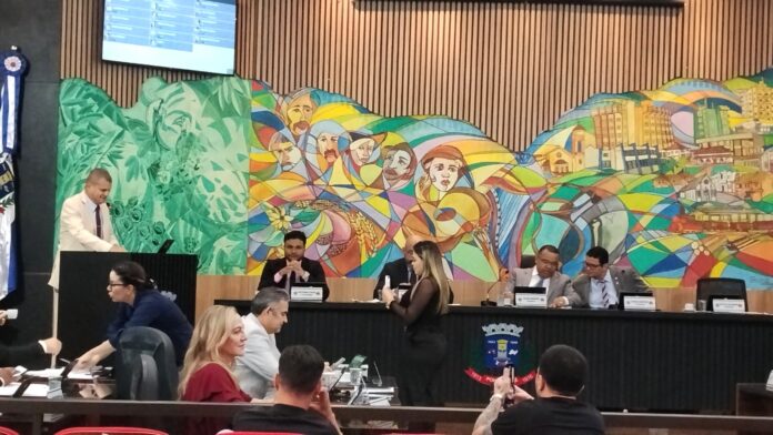 Vereador Biro-Biro discursa já na função de Líder do prefeito Eduardo Campos no Legislativo