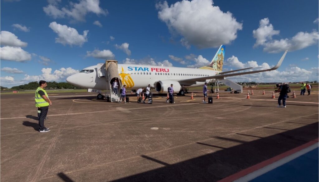 Pré-Libertadores: Alianza Lima do Peru desembarca no Aeroporto Internacional de Ponta Porã