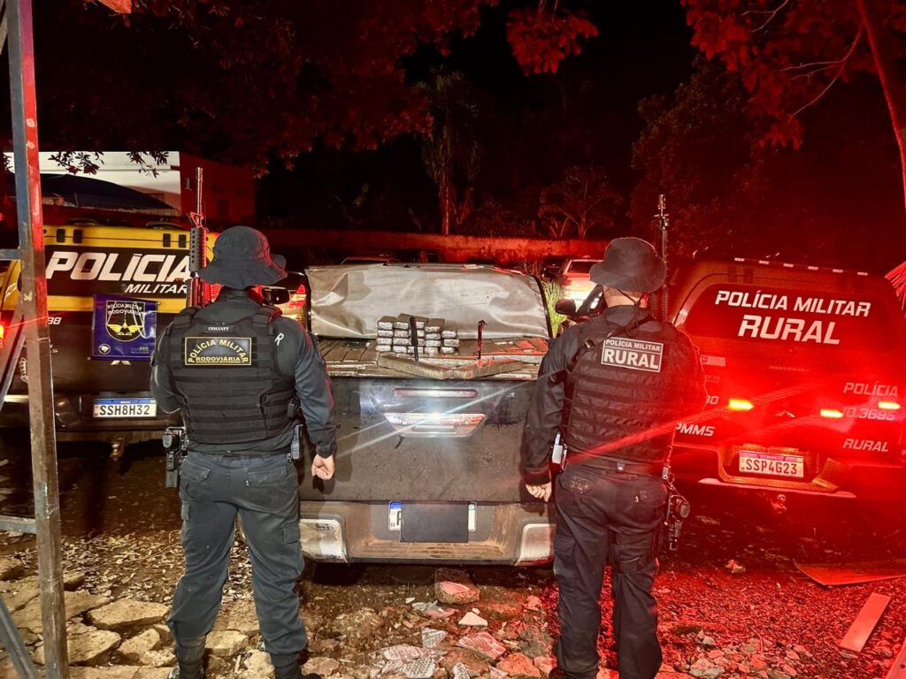 BPM Rural com apoio da PMR, apreenderam aproximadamente 2.000 quilos de maconha