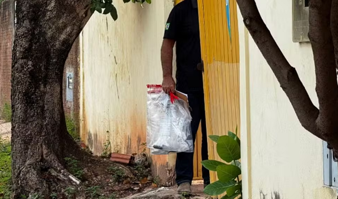 Pai e filho são detidos após mulher ser encontrada morta a facadas em casa