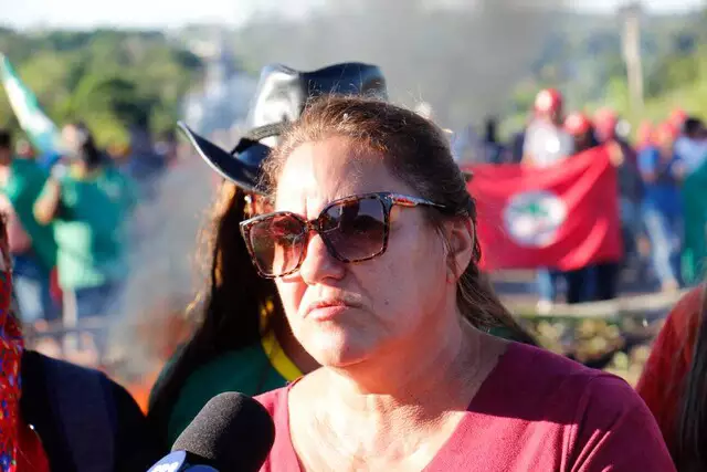 Sem-terra pedem presidente nacional do Incra para liberar BR-163