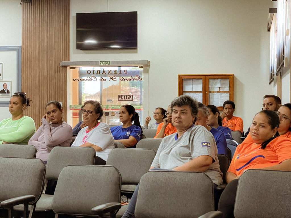 Capacitação sobre uso correto da rede de esgoto mobiliza agentes de saúde em Batayporã