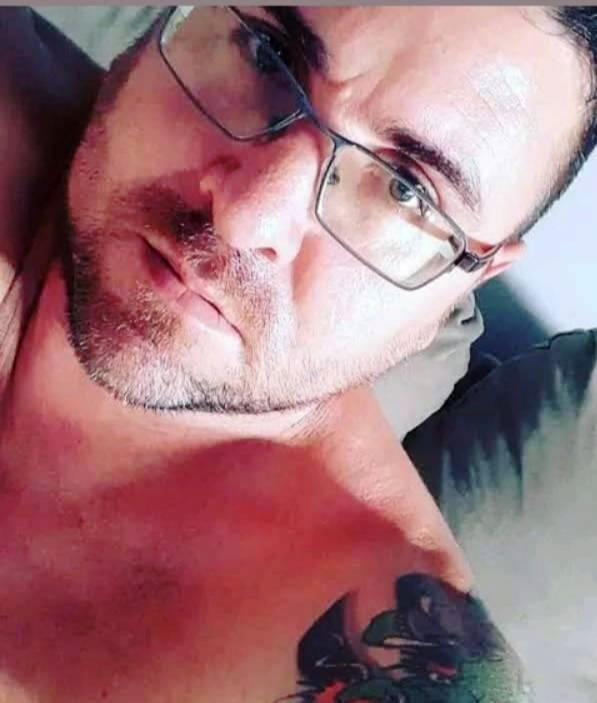 Saiba quem faz aniversário hoje, dia 08/03/26, por Dora Nunes